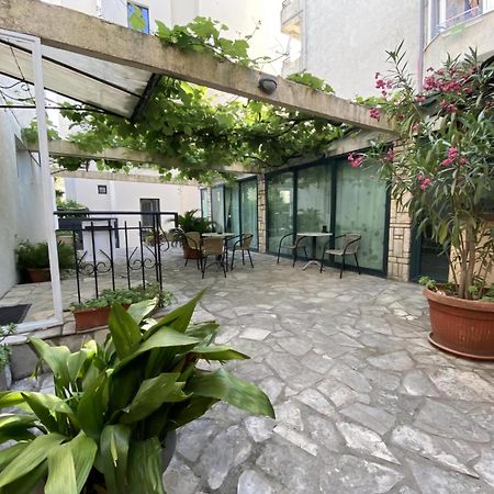 Guesthouse Tri Palme Bečići Eksteriør billede