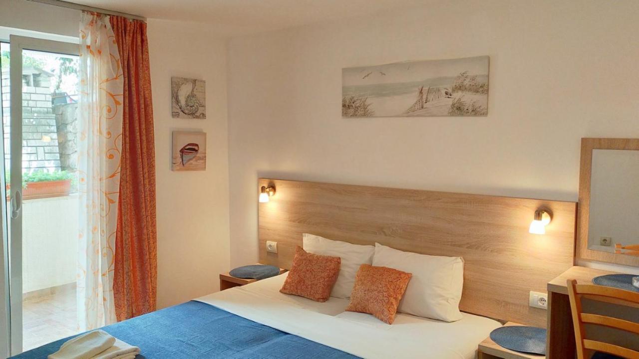 Guesthouse Tri Palme Bečići Eksteriør billede