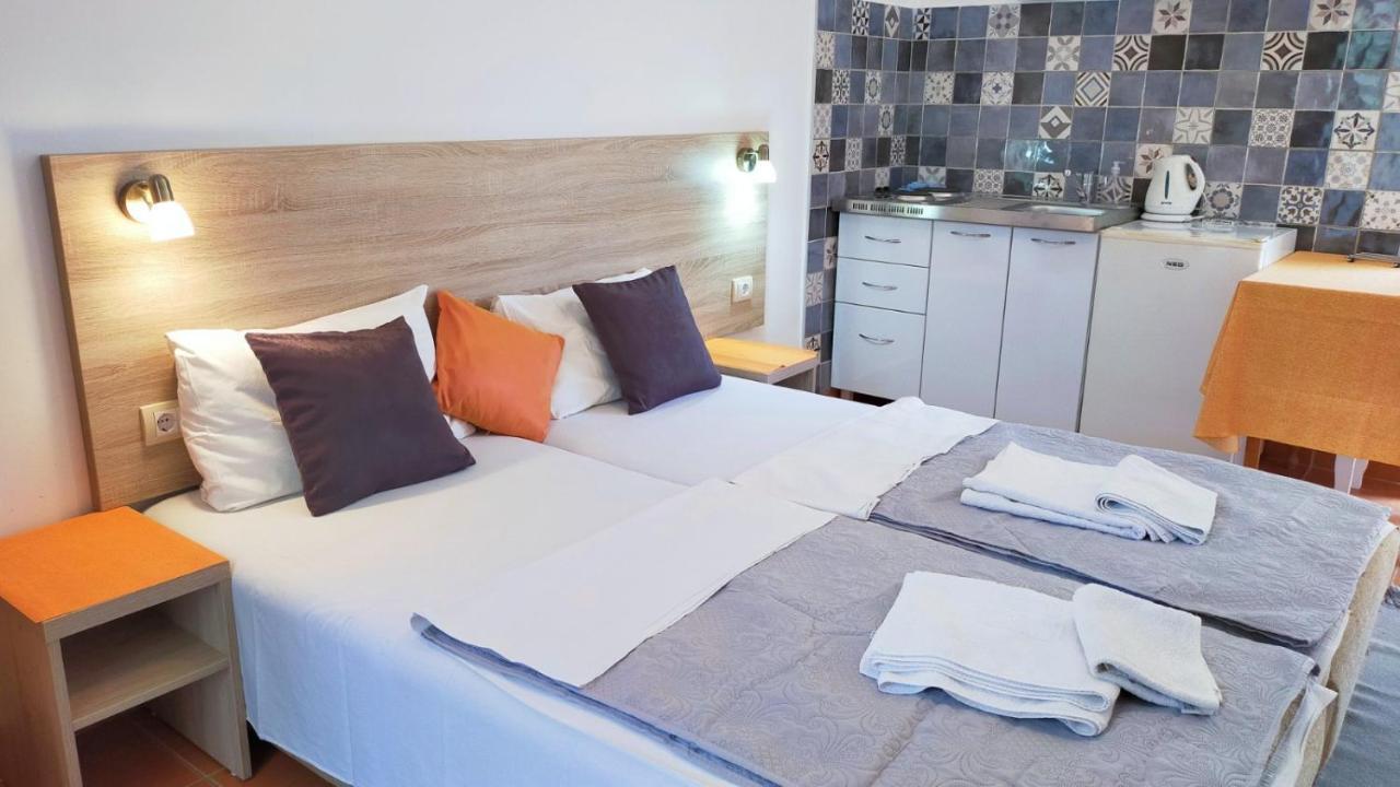 Guesthouse Tri Palme Bečići Eksteriør billede