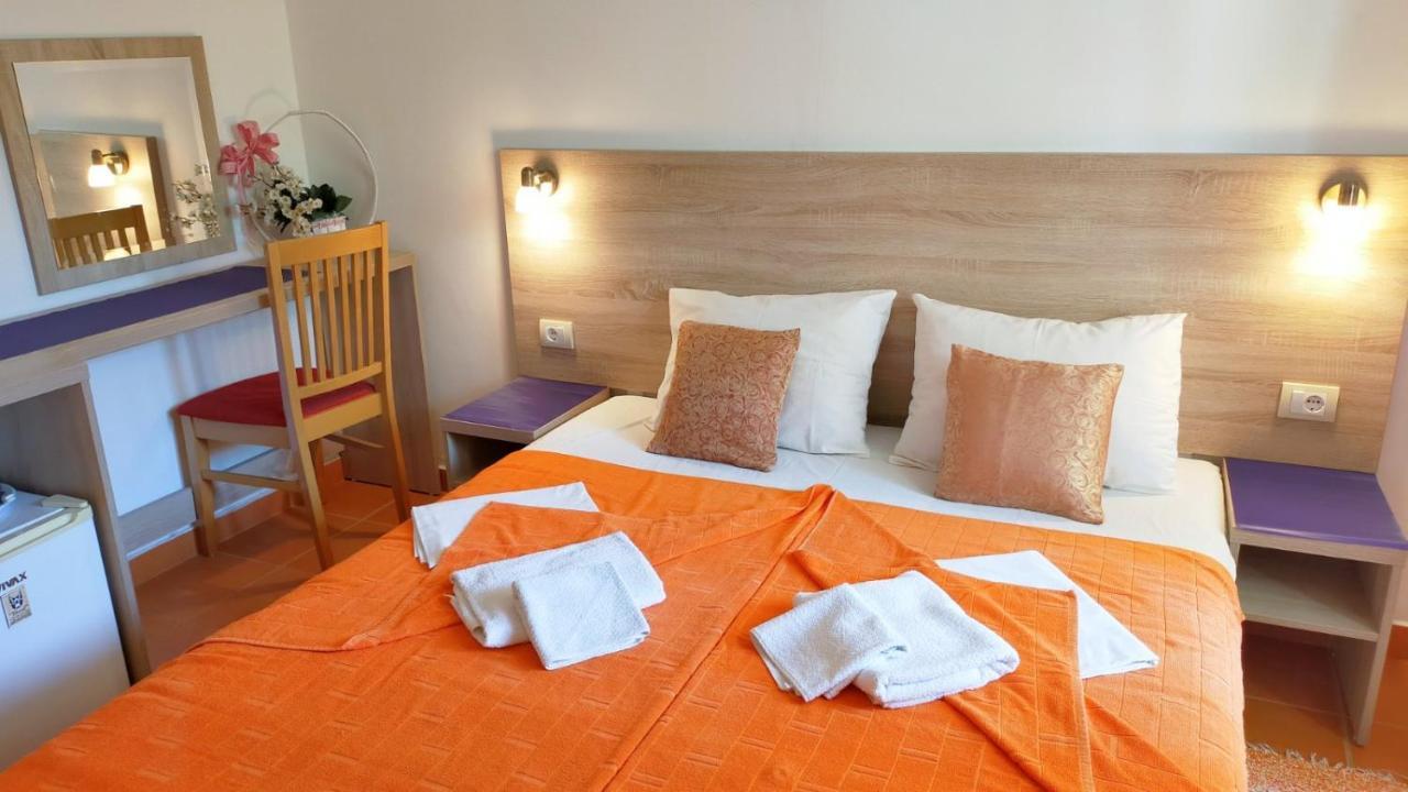 Guesthouse Tri Palme Bečići Eksteriør billede