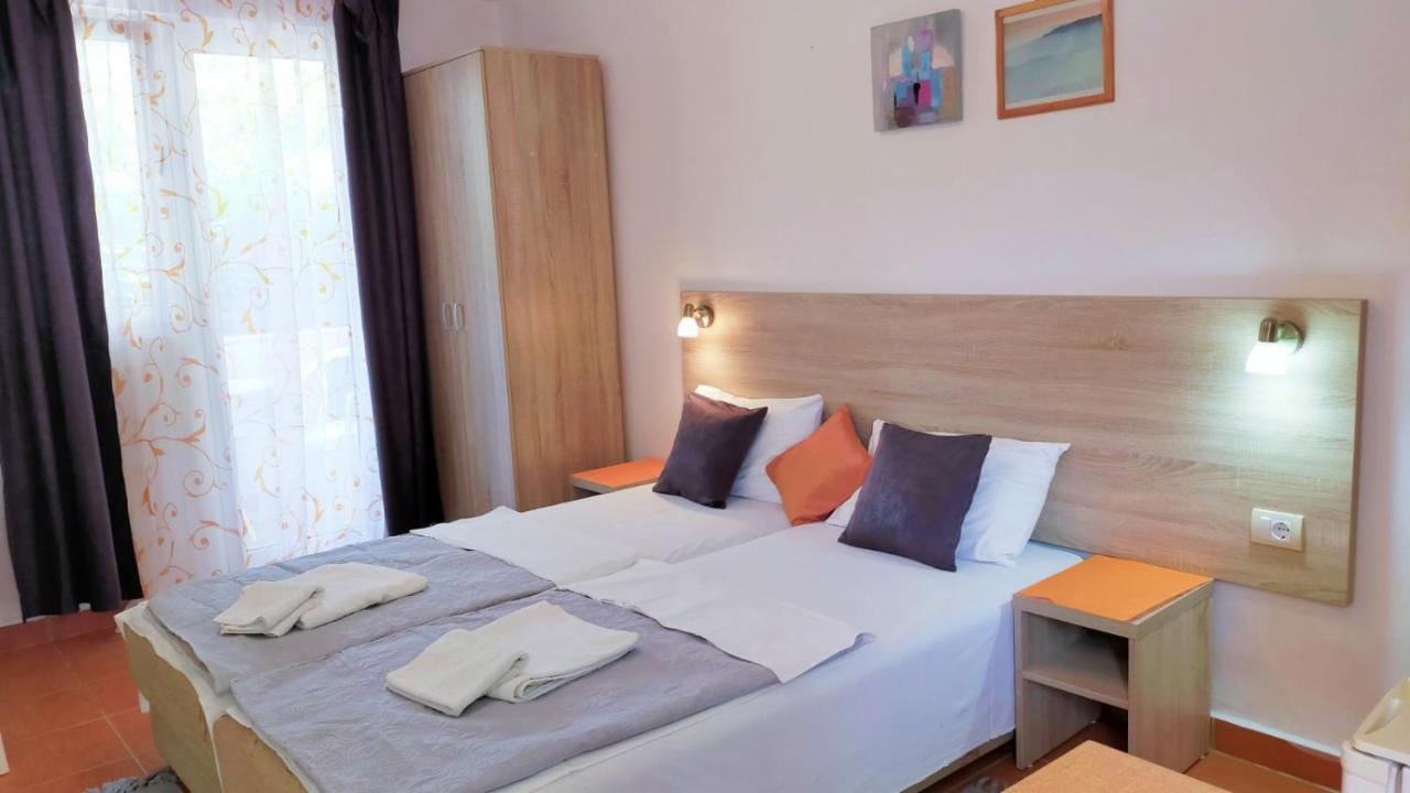 Guesthouse Tri Palme Bečići Eksteriør billede
