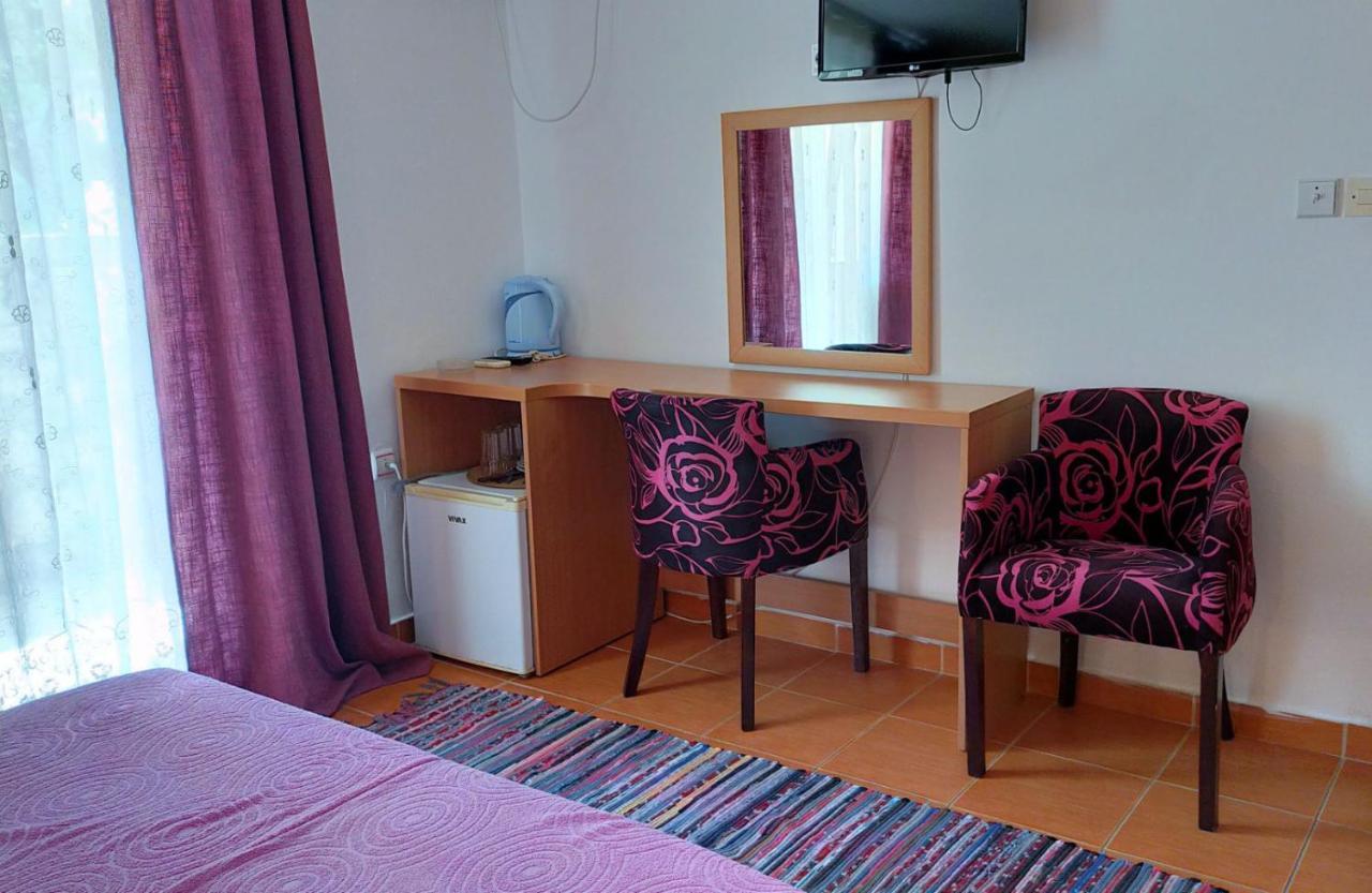 Guesthouse Tri Palme Bečići Eksteriør billede