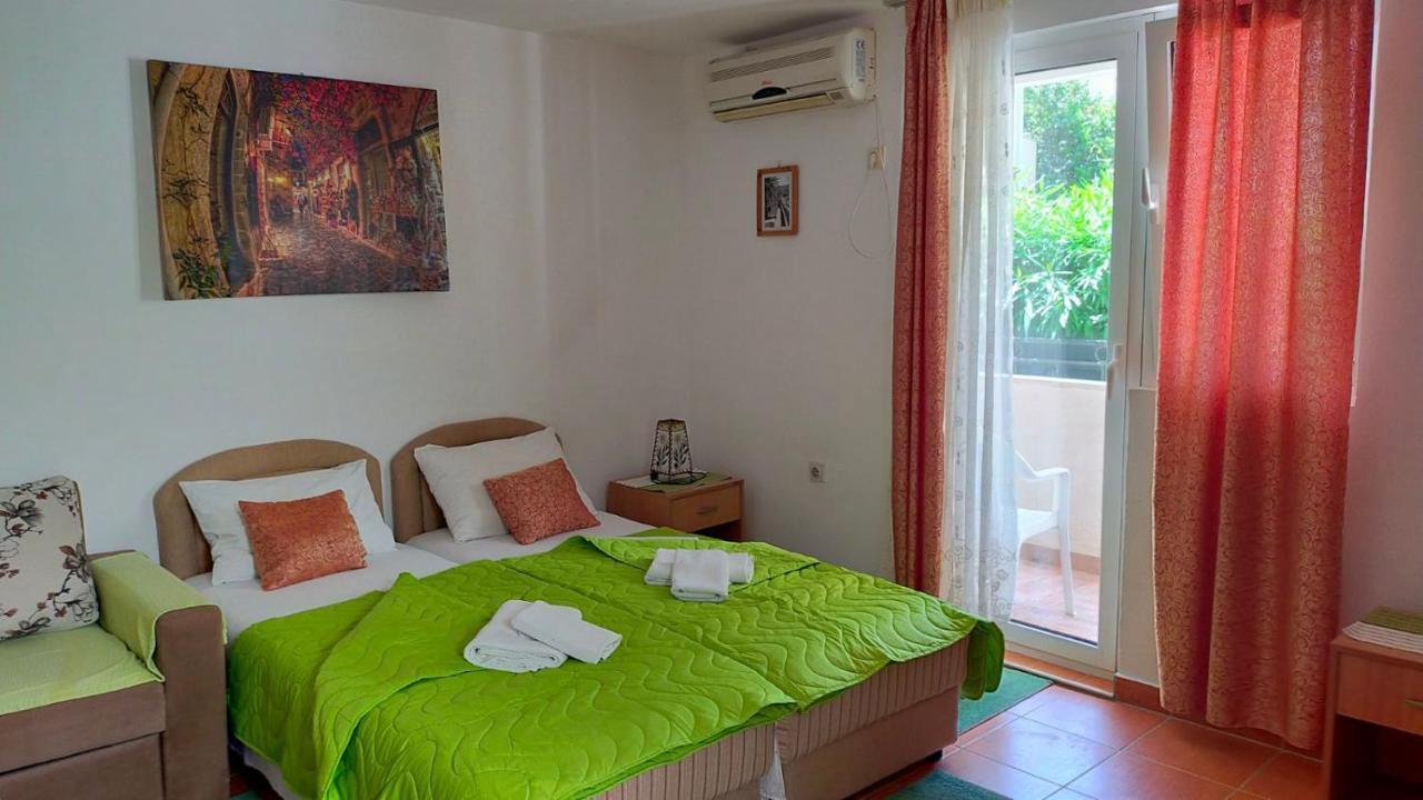 Guesthouse Tri Palme Bečići Eksteriør billede