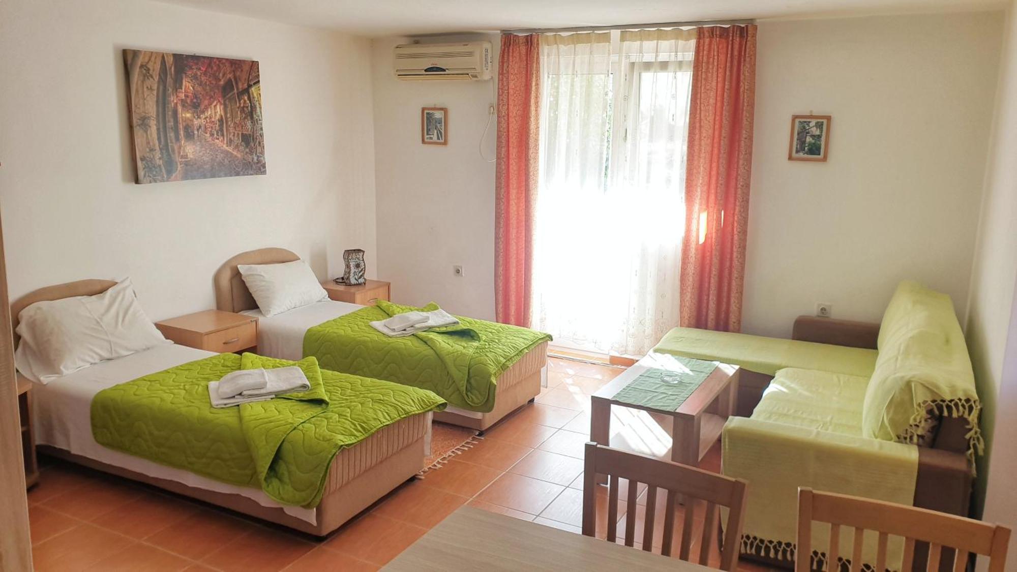 Guesthouse Tri Palme Bečići Eksteriør billede