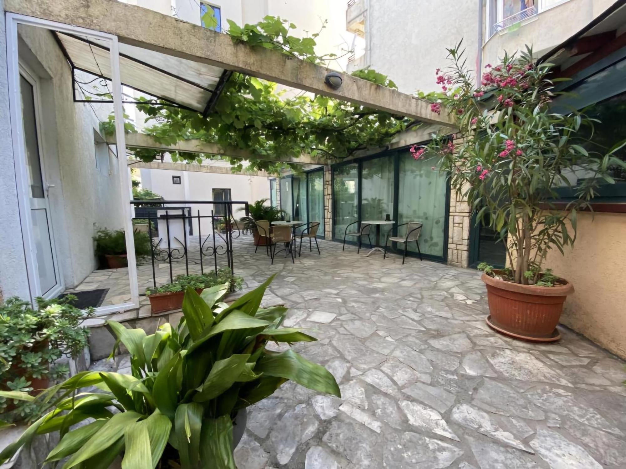 Guesthouse Tri Palme Bečići Eksteriør billede